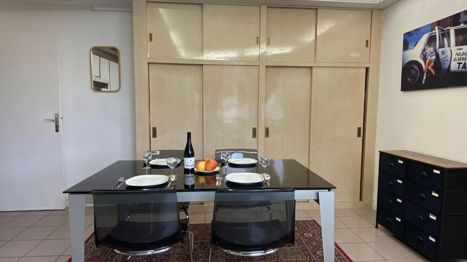 Des Champs Elysees Apartment *