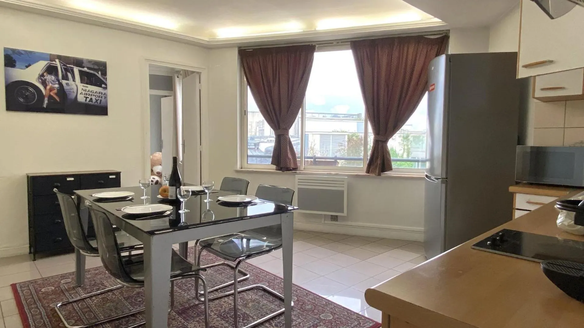 Des Champs Elysees Apartment Paris